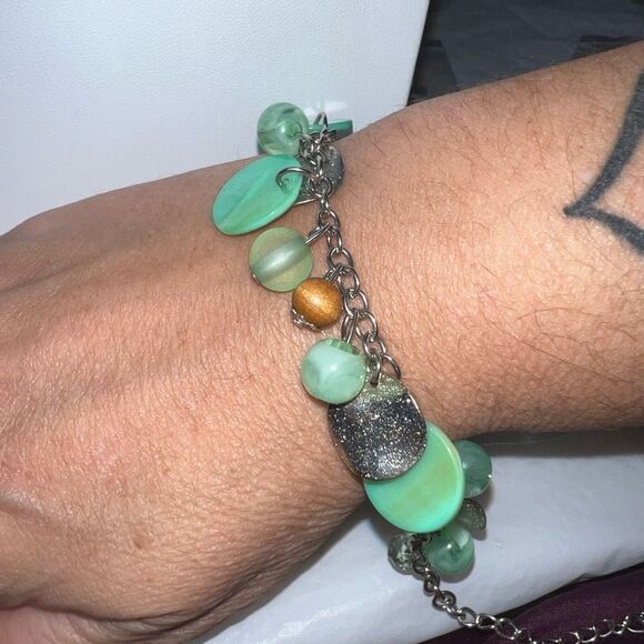 Silver Tone with Green Shimmer Shell Discs - Picture 1 of 4